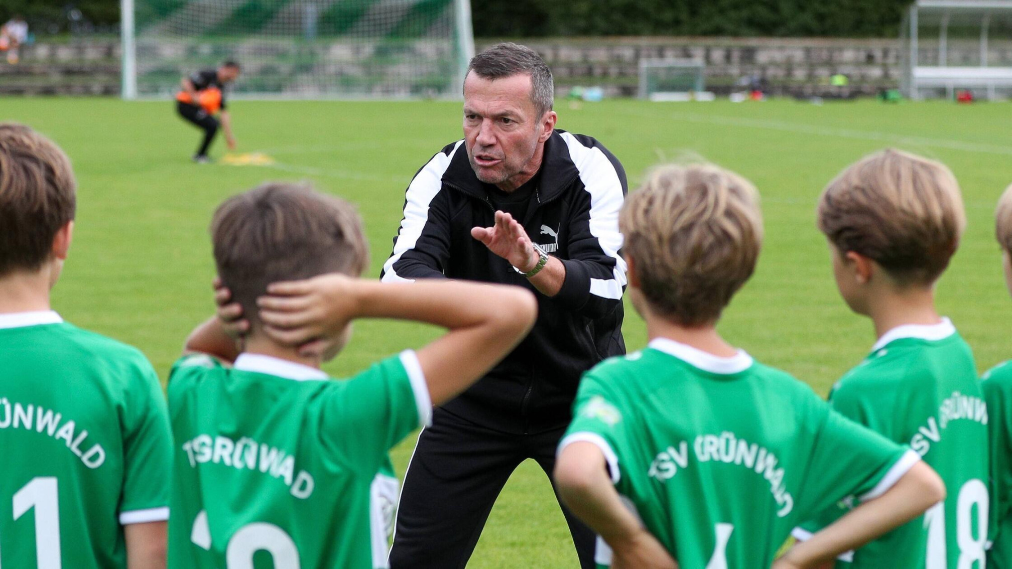 image.title Matthäus legt Traineramt in München nieder: Schuld sind die Eltern image