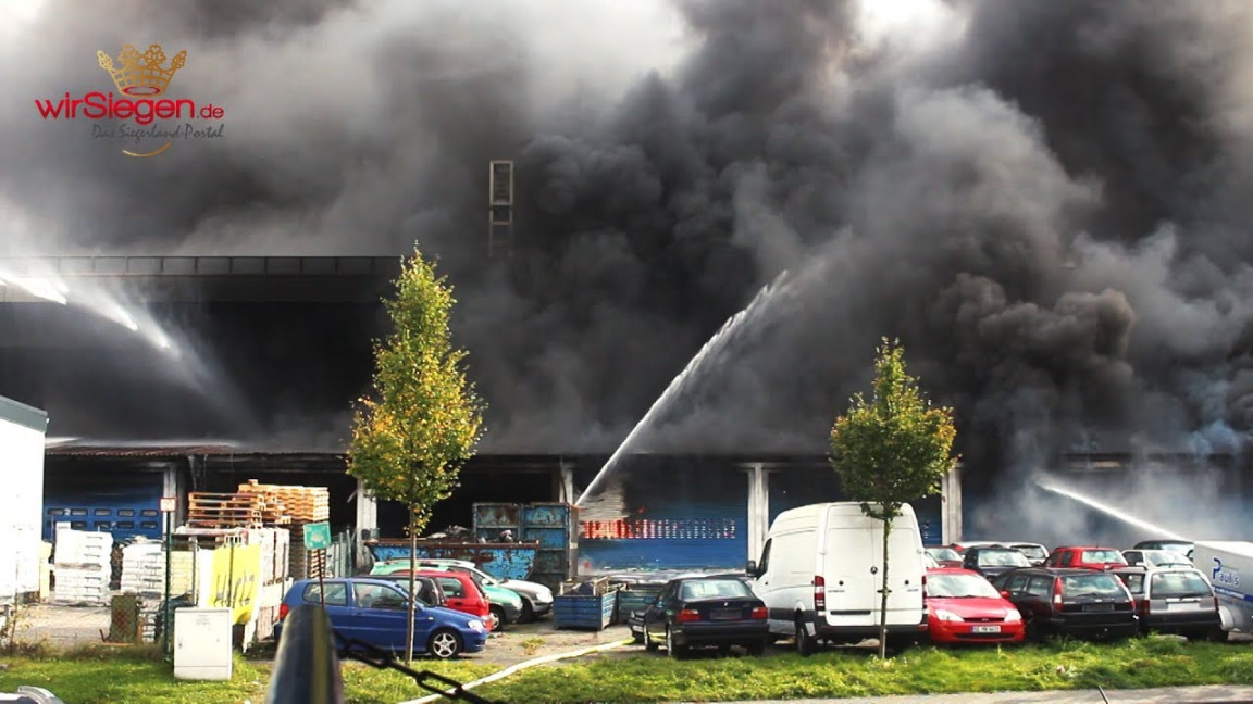 image.title VIDEO: Großbrand in Siegen! Über  Feuerwehrleute im Einsatz  image