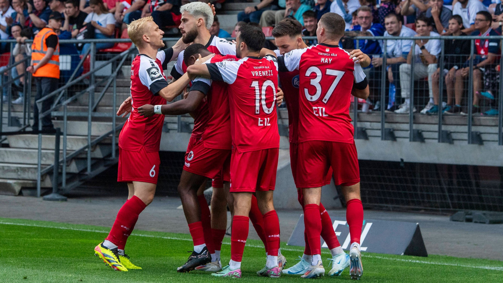 image.title Viktoria Köln erobert Spitze mit erstem Heimsieg - Fußball - Sport  image